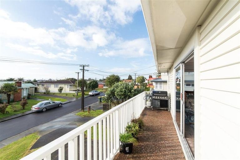 Photo of property in 10 Kaweka Street, New Lynn, Auckland, 0600