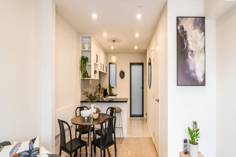 Photo of property in 19 Hewlett Road, Massey, Auckland, 0614