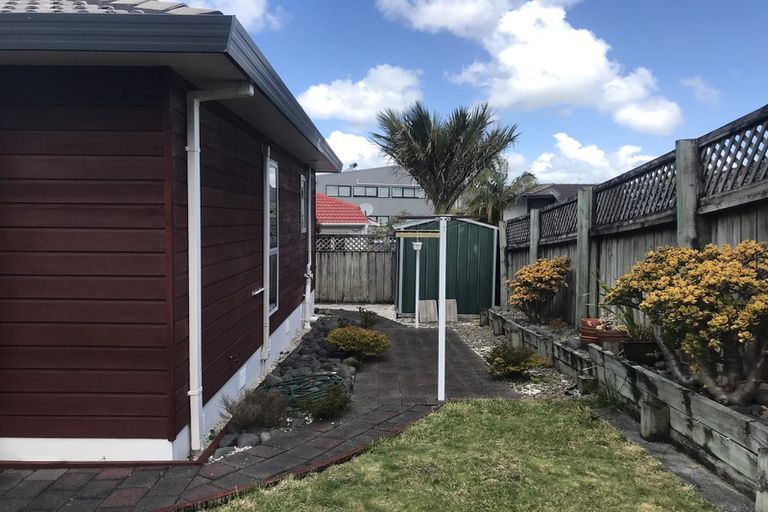 Photo of property in 3/2 East Coast Road, Milford, Auckland, 0620