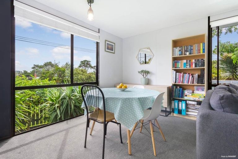 Photo of property in 29 Abbotleigh Avenue, Te Atatu Peninsula, Auckland, 0610