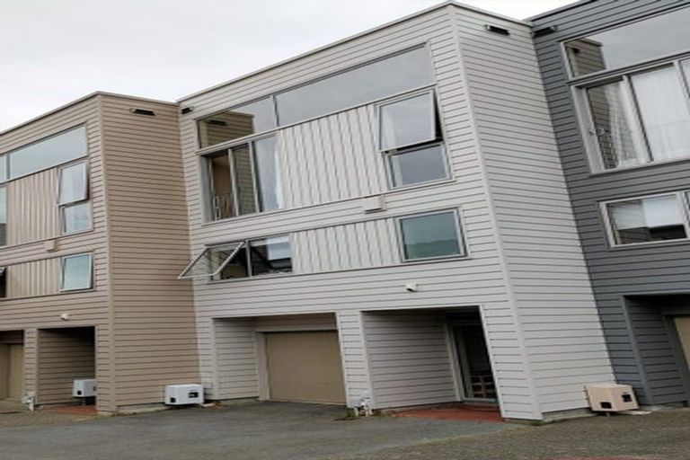 Photo of property in 14/15 Roxburgh Street, Mount Victoria, Wellington, 6011