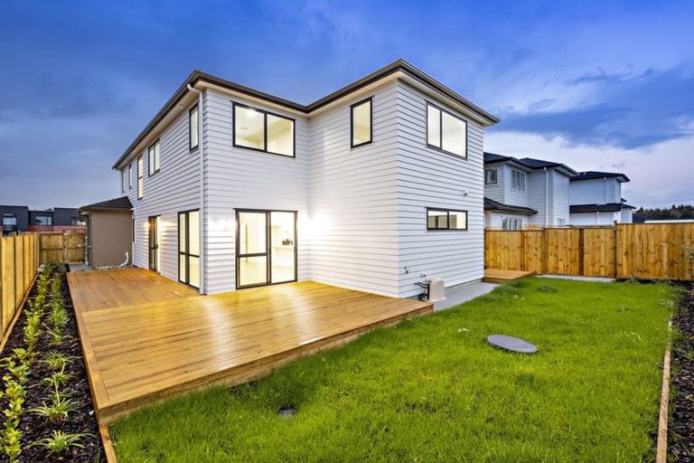 Photo of property in 4 Rauaruhe Road, Karaka, Papakura, 2113