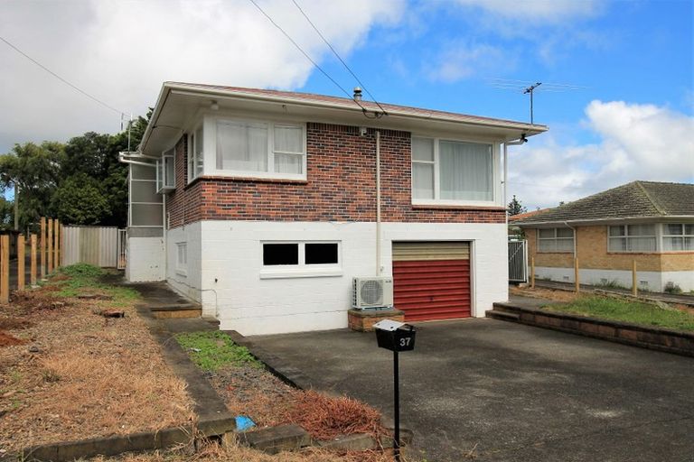 Photo of property in 37 Lynmore Drive, Hillpark, Auckland, 2102