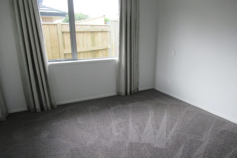 Photo of property in 65 Karaka Crescent, Levin, 5510