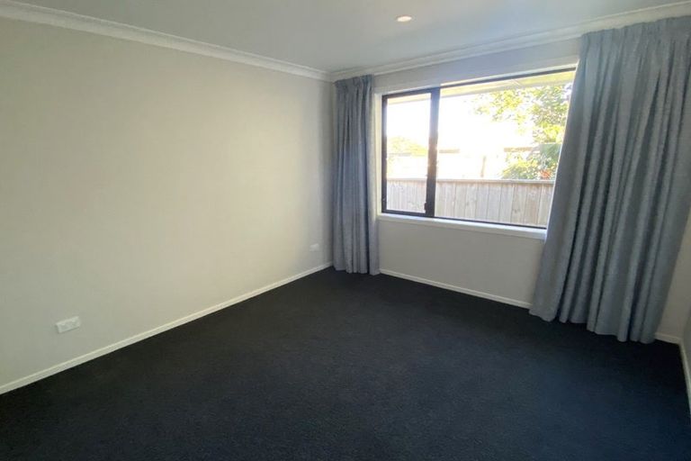 Photo of property in 102 Mangorei Road, Merrilands, New Plymouth, 4312