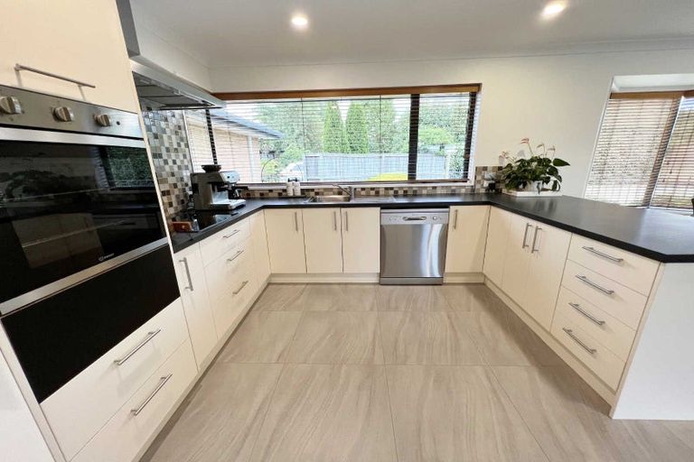 Photo of property in 2/1132 West Coast Road, West Melton, Christchurch, 7676