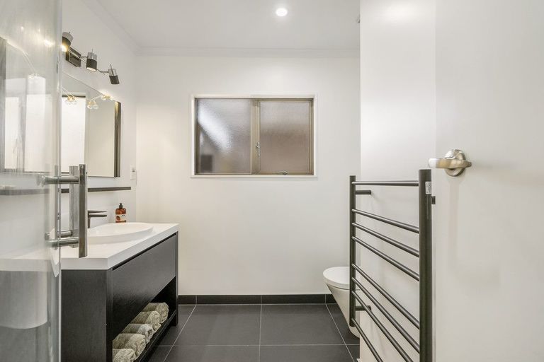 Photo of property in 3 Aztec Place, Conifer Grove, Takanini, 2112