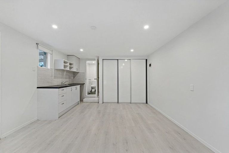 Photo of property in 1/14 Chislehurst Street, Henderson, Auckland, 0612