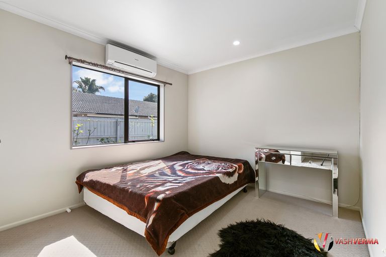 Photo of property in 10a Evans Road, Weymouth, Auckland, 2103