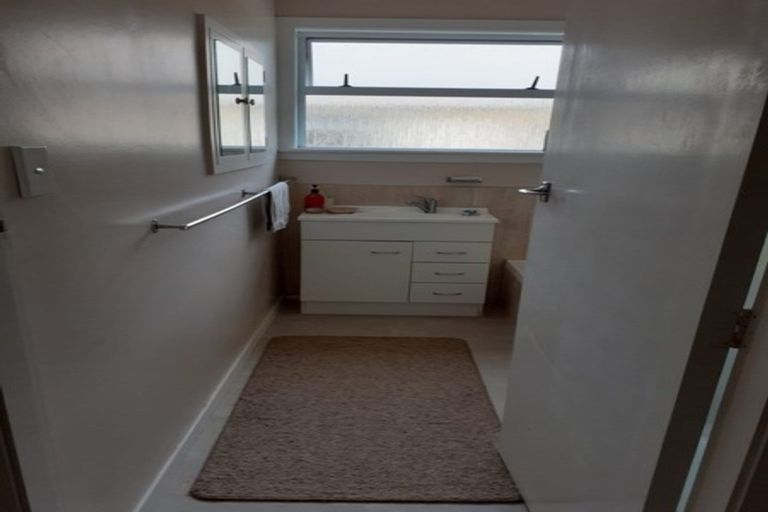 Photo of property in 30 Pinehurst Crescent, Russley, Christchurch, 8042