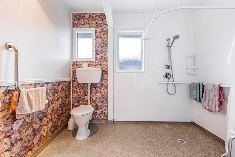 Photo of property in 32 Edwards Avenue, Henderson, Auckland, 0610