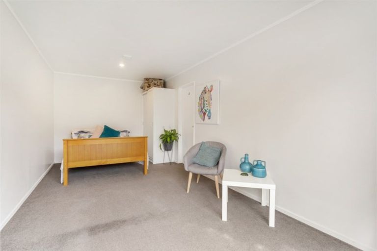 Photo of property in 61 Arimu Road, Papakura, 2110