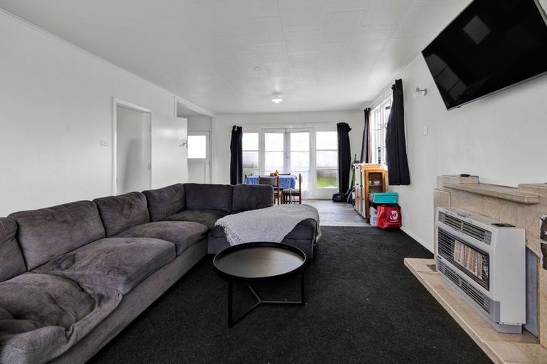 Photo of property in 11 Caplen Street, Hawera, 4610