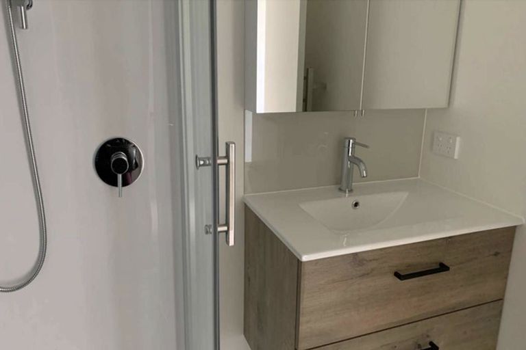 Photo of property in 24 Hoopers Road, Glen Eden, Auckland, 0602