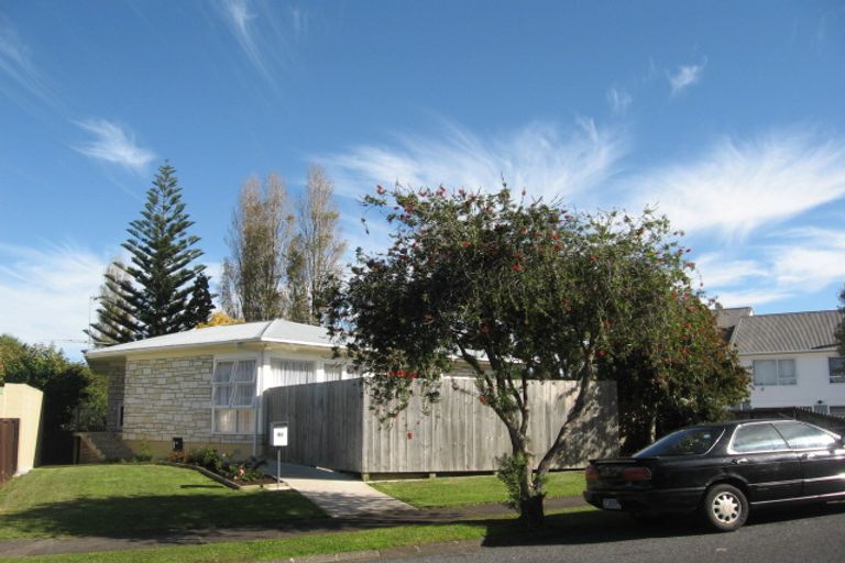 Photo of property in 62 La Trobe Street, Pakuranga Heights, Auckland, 2010