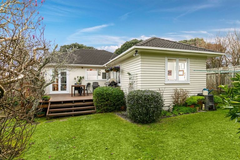 Photo of property in 22 Brandon Road, Glen Eden, Auckland, 0602