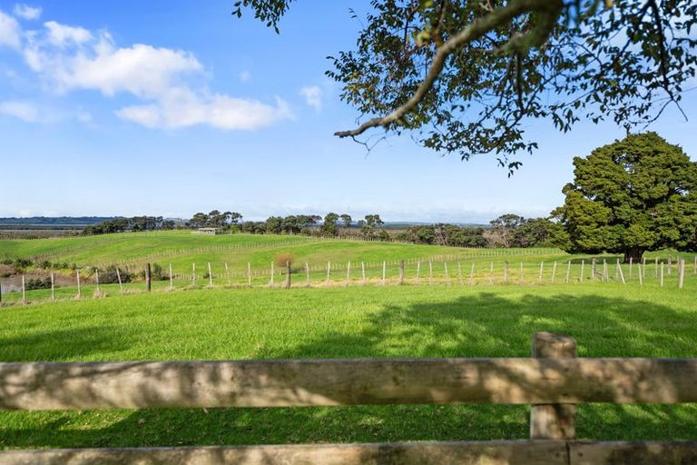 Photo of property in 68d Tuparekura Road, South Head, Helensville, 0874