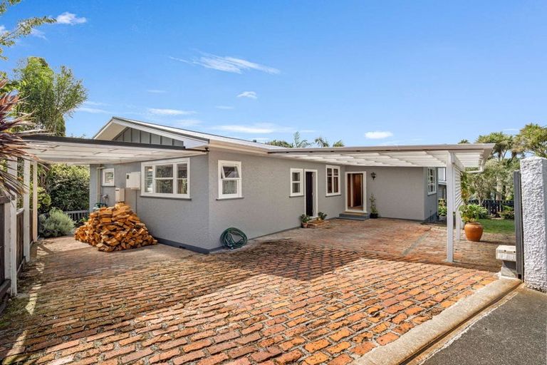 Photo of property in 1 Durie Vale Road, Durie Hill, Whanganui, 4500