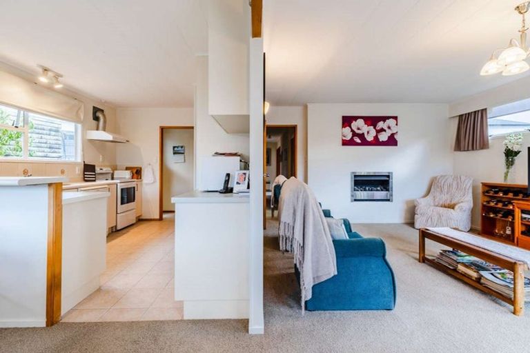 Photo of property in 61 Sheridan Drive, New Lynn, Auckland, 0600