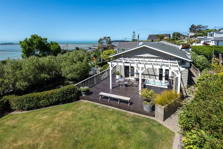Photo of property in 52 Saint Andrews Hill Road, Mount Pleasant, Christchurch, 8081