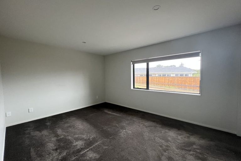 Photo of property in 8a Blythe Place, Glendene, Auckland, 0602