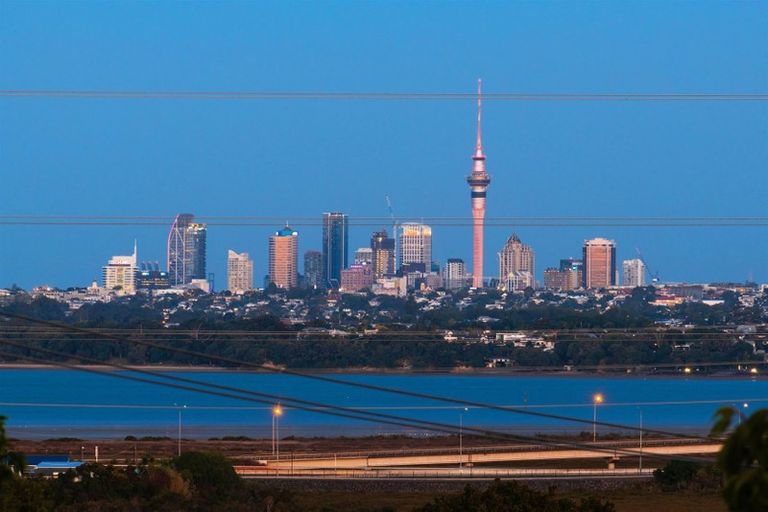 Photo of property in 1 Wakeling Avenue, Te Atatu South, Auckland, 0610
