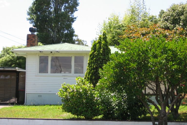 Photo of property in 10 Falkirk Street, Blockhouse Bay, Auckland, 0600
