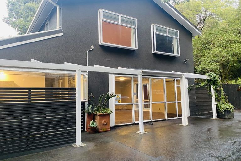 Photo of property in 22 Grays Road, Plimmerton, Porirua, 5026