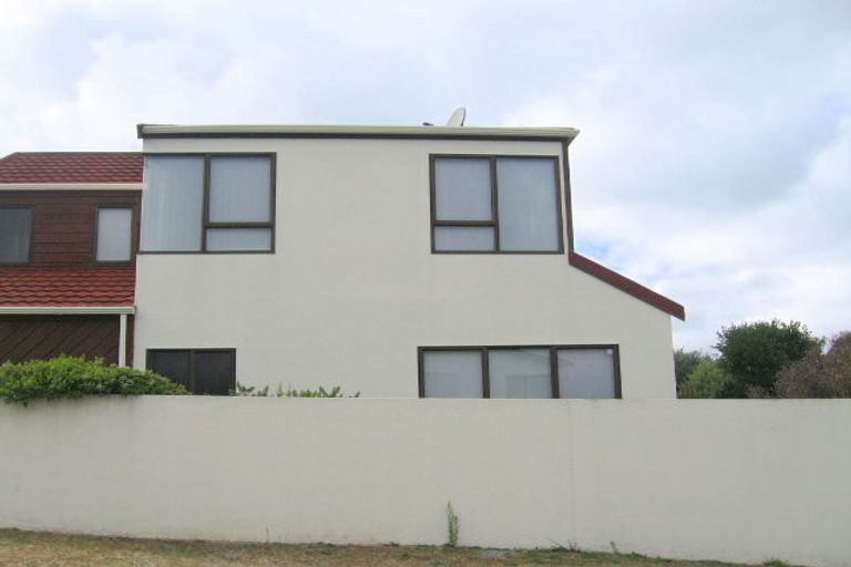 Photo of property in 14 Rangitane Street, Maupuia, Wellington, 6022