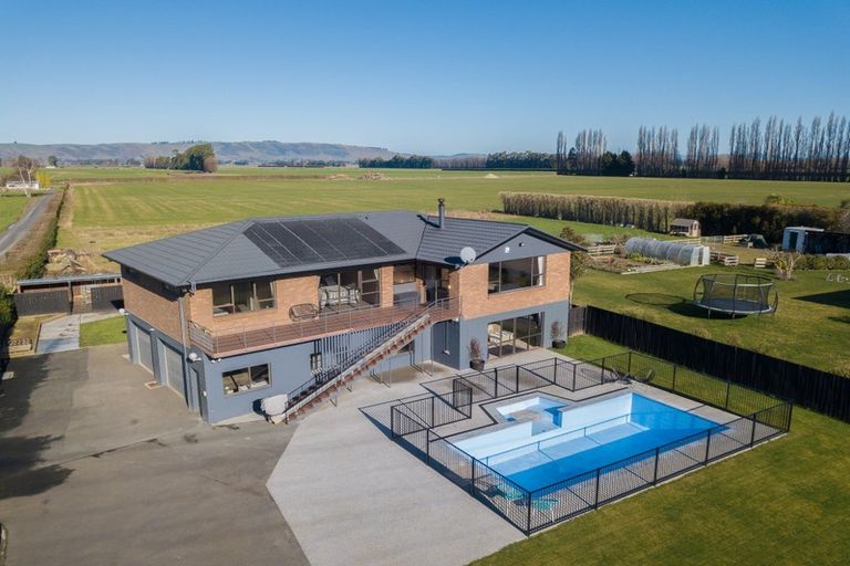 Photo of property in 35 Huntly Road, Outram, 9073