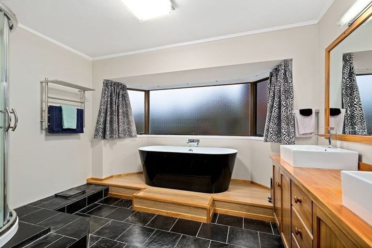 Photo of property in 12 Fernbird Place, Massey, Auckland, 0614