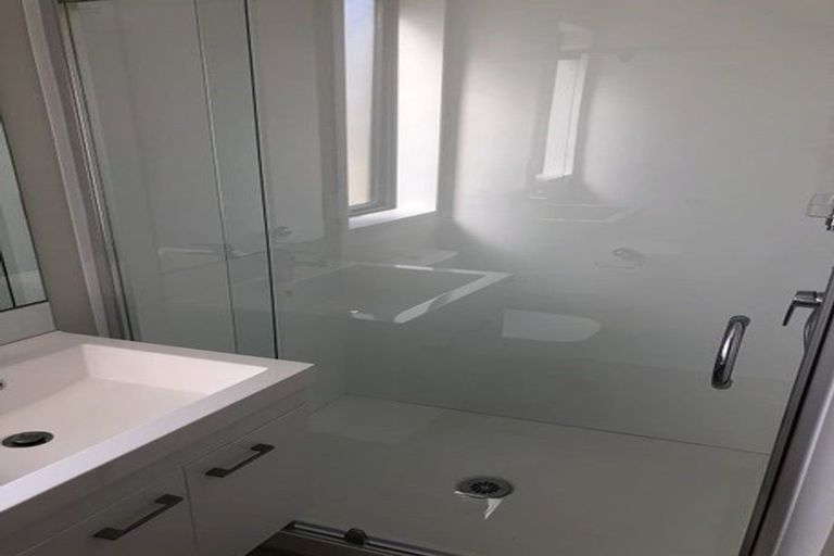 Photo of property in 60a Seymour Road, Sunnyvale, Auckland, 0612