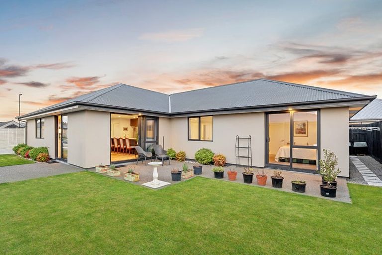 Photo of property in 8 Hanmer Crescent, Rangiora, 7400