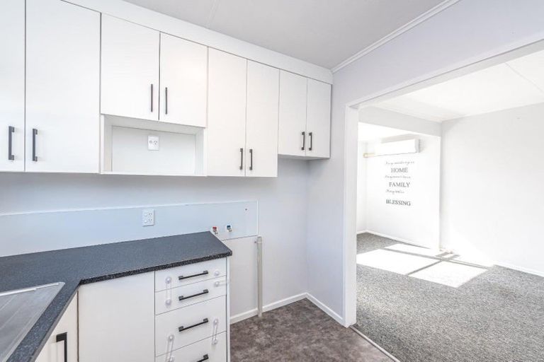 Photo of property in 1 Kupe Place, Castlecliff, Whanganui, 4501