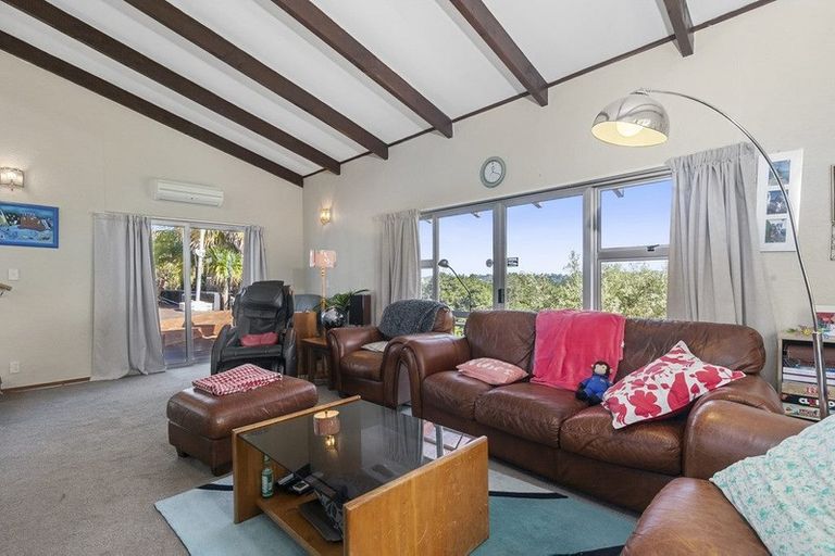 Photo of property in 100 Schnapper Rock Road, Schnapper Rock, Auckland, 0632