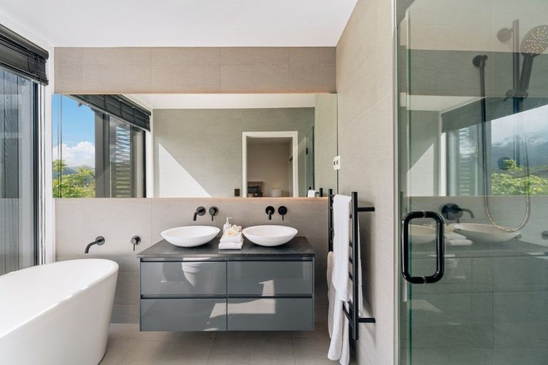 Photo of property in 8 Kokako Lane, Jacks Point, Queenstown, 9371