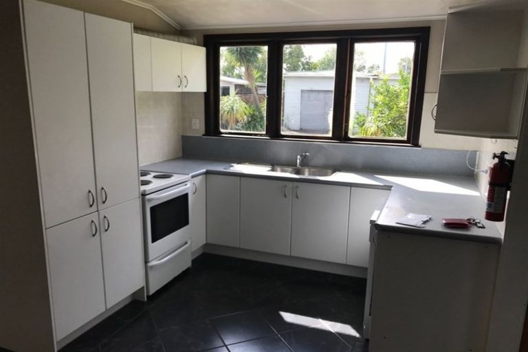 Photo of property in 3 Tamariki Avenue, Kelston, Auckland, 0602