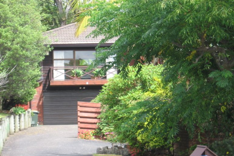 Photo of property in 2/8 Lyons Avenue, Murrays Bay, Auckland, 0630