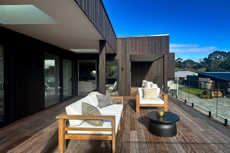 Photo of property in 17 Taruna Place, Havelock North, 4130