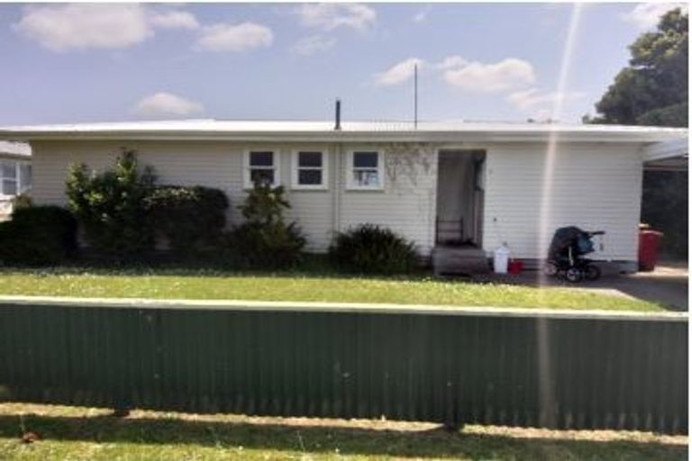 Photo of property in 3 Mark Perreau Place, Foxton, 4814