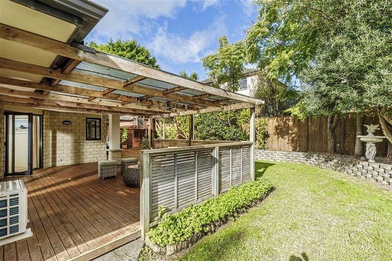 Photo of property in 6 English Oak Drive, Schnapper Rock, Auckland, 0632