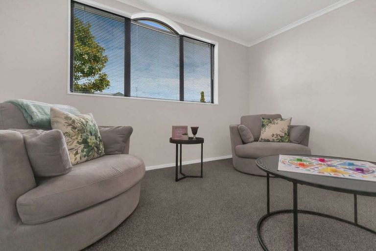 Photo of property in 38 Diomede Glade, Flagstaff, Hamilton, 3210