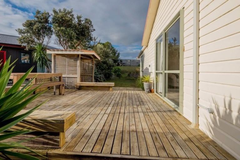 Photo of property in 5 Barrett Drive, Waikanae Beach, Waikanae, 5036