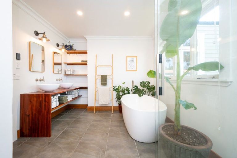 Photo of property in 702 Avenue Road East, Parkvale, Hastings, 4122