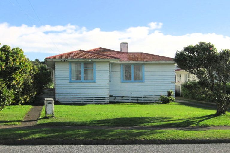 Photo of property in 100 Sievers Grove, Cannons Creek, Porirua, 5024