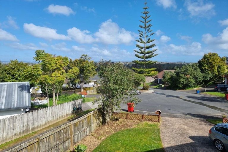 Photo of property in 16 Garcia Place, West Harbour, Auckland, 0618