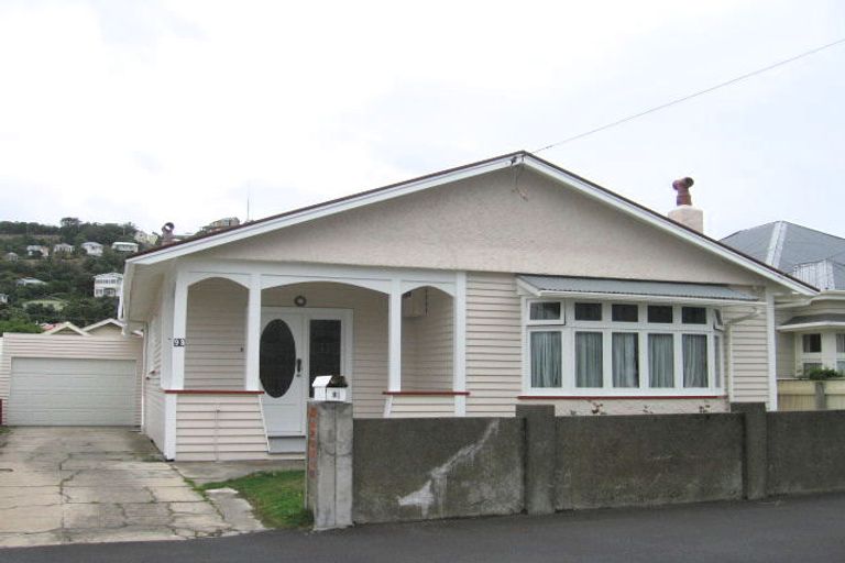 Photo of property in 98 Onepu Road, Lyall Bay, Wellington, 6022
