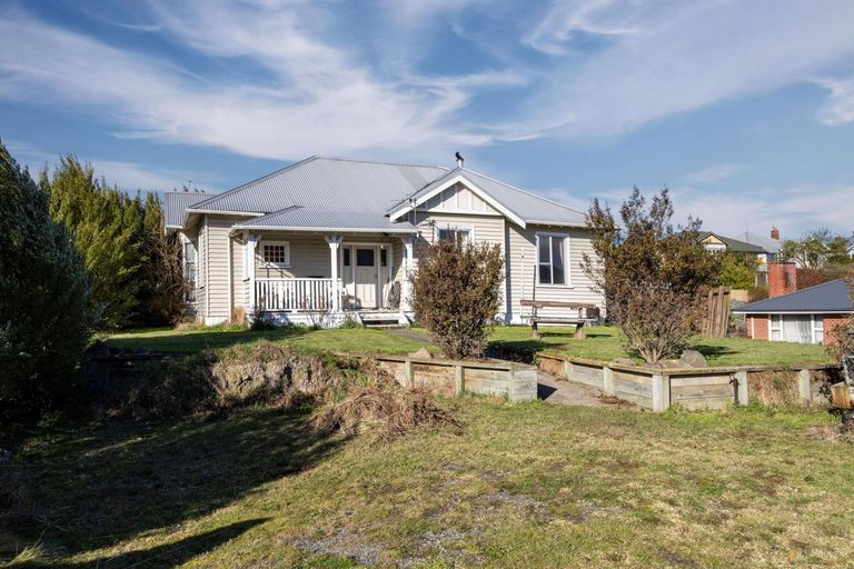 Photo of property in 1 Clifton Terrace, West End, Timaru, 7910