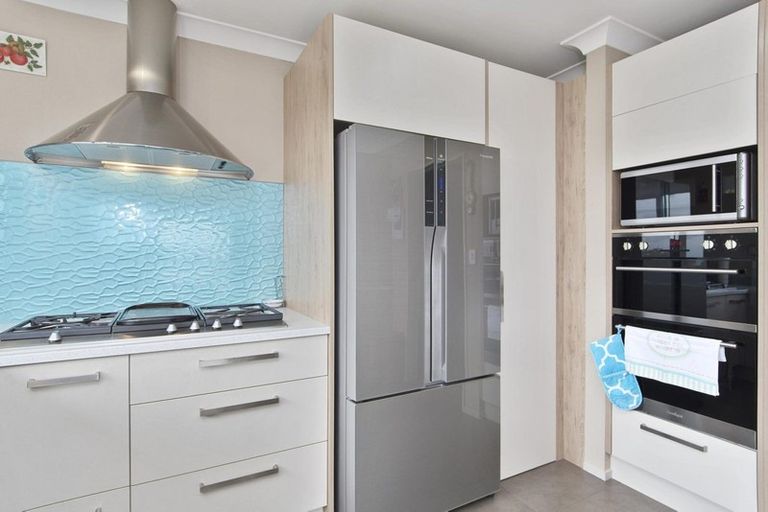 Photo of property in 36 Downing Place, Welcome Bay, Tauranga, 3112