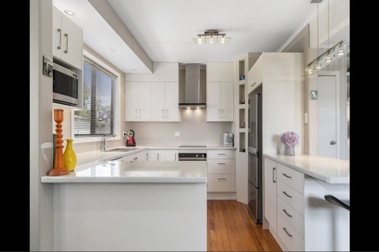 Photo of property in 22 Queen Road, Bellevue, Tauranga, 3110